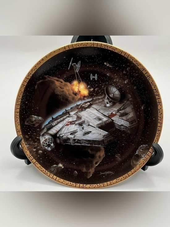 The Hamilton Collection Other - The Hamilton Collection-The Millennium Falcon from the Star Wars Space Vehicles